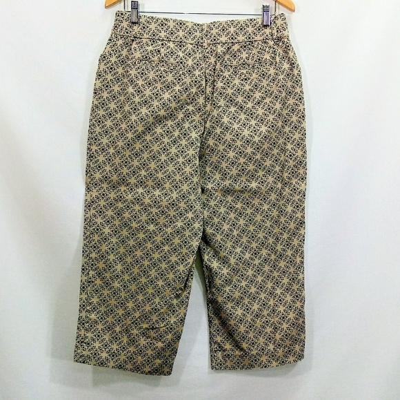 Croft & Barrow Stretch Capri Pants - Picture 2 of 4